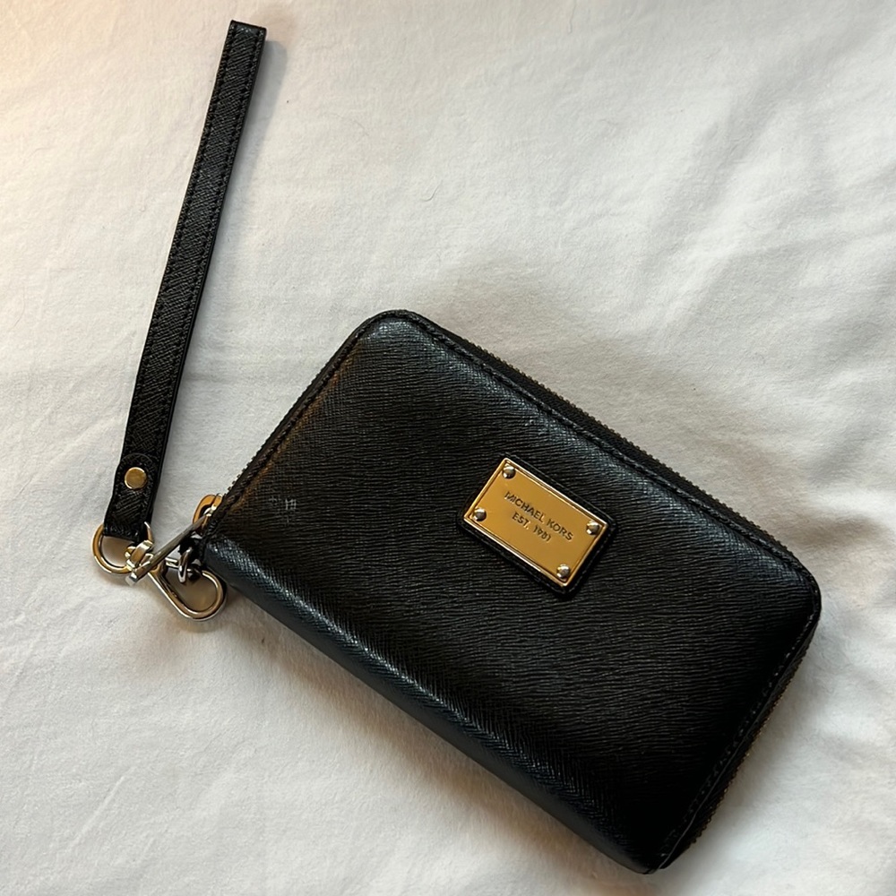 Michael Kors Zip Around Black Wrislet Wallet